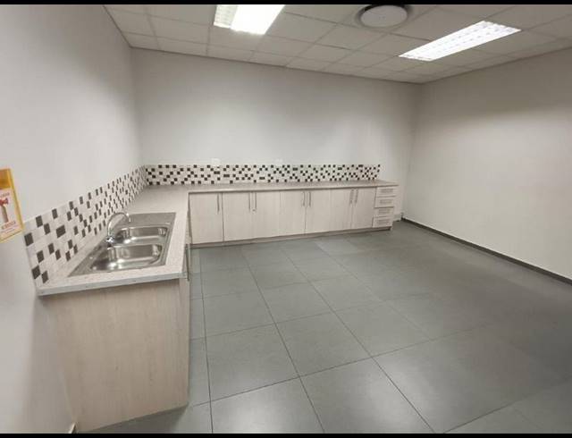 BUSINESS PROPERTY TO RENT IN CONSTANTIA KLOOF